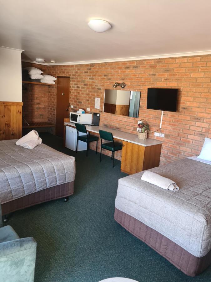 Regency Court Motel 코브람 외부 사진