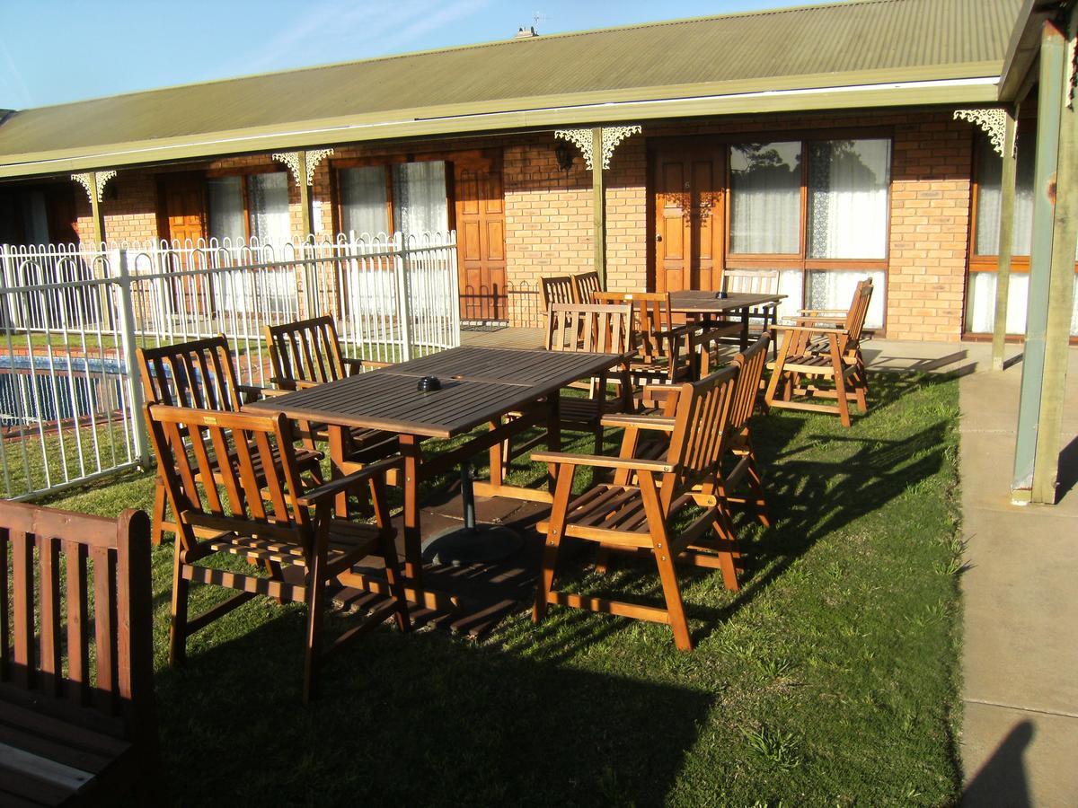 Regency Court Motel 코브람 외부 사진